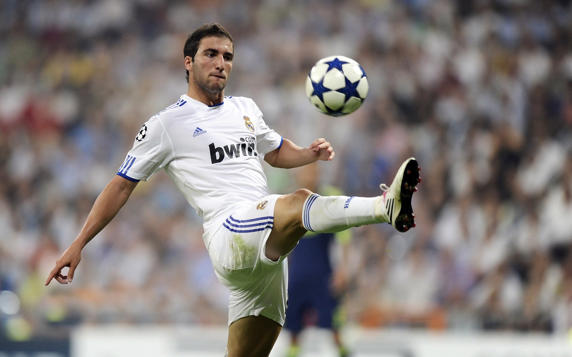 东方奇迹夜，山东队力克勇士，范弗利特率队书写篮球新章