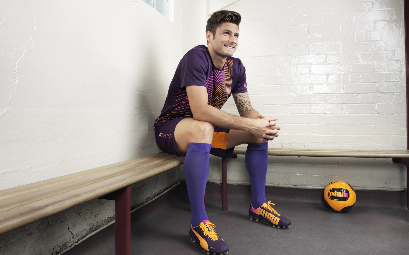 赛道传奇，诺里斯刷新纪录，迈凯伦鏖战法拉利