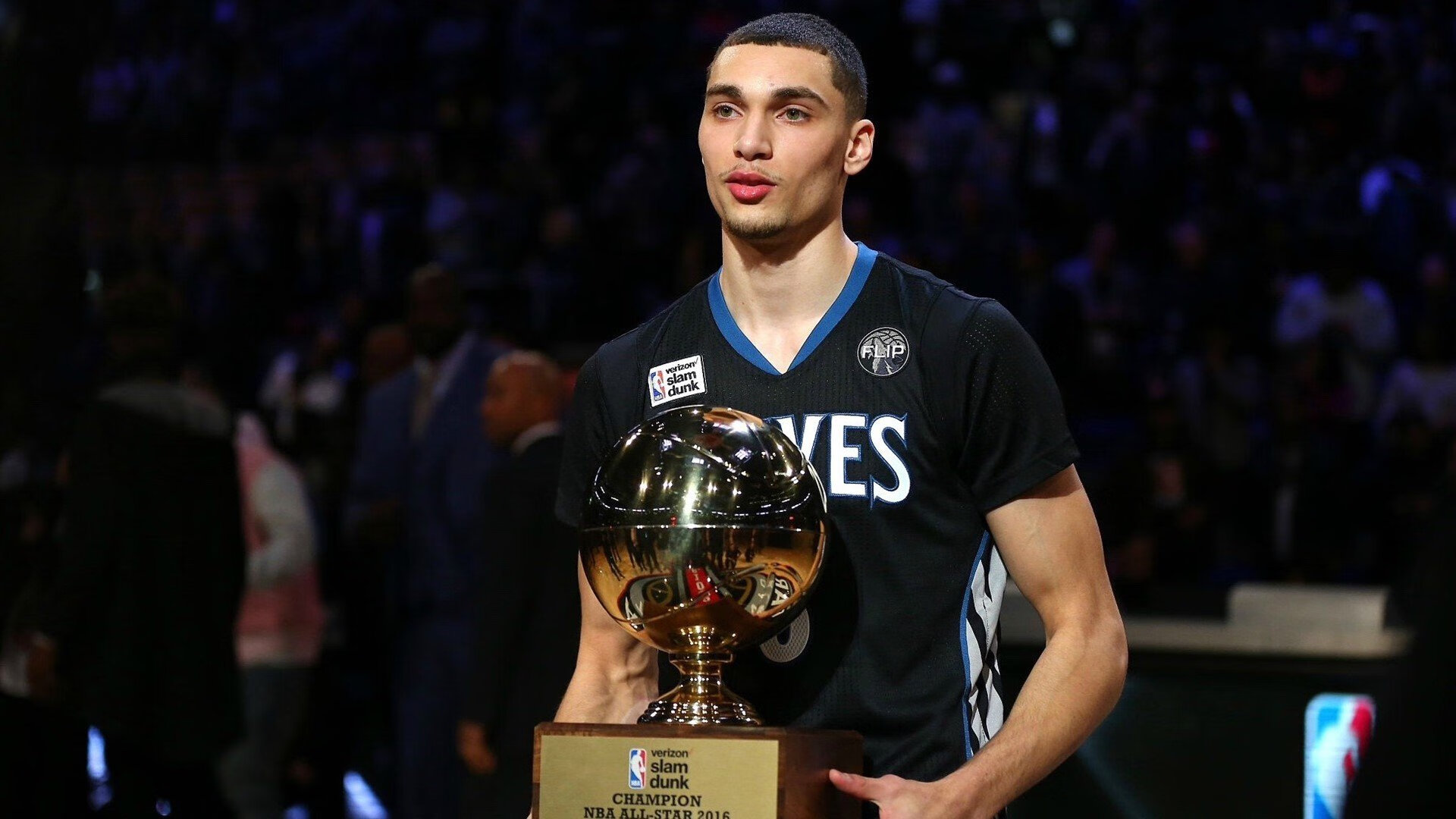 绝境中的双城记,广州队逆转深圳之夜,利拉德以历史之名照亮NBA
